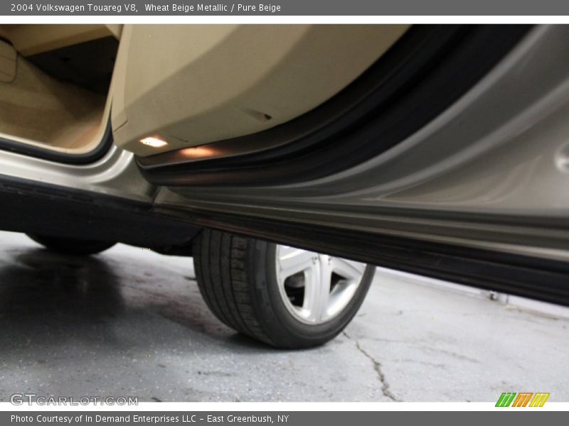 Wheat Beige Metallic / Pure Beige 2004 Volkswagen Touareg V8