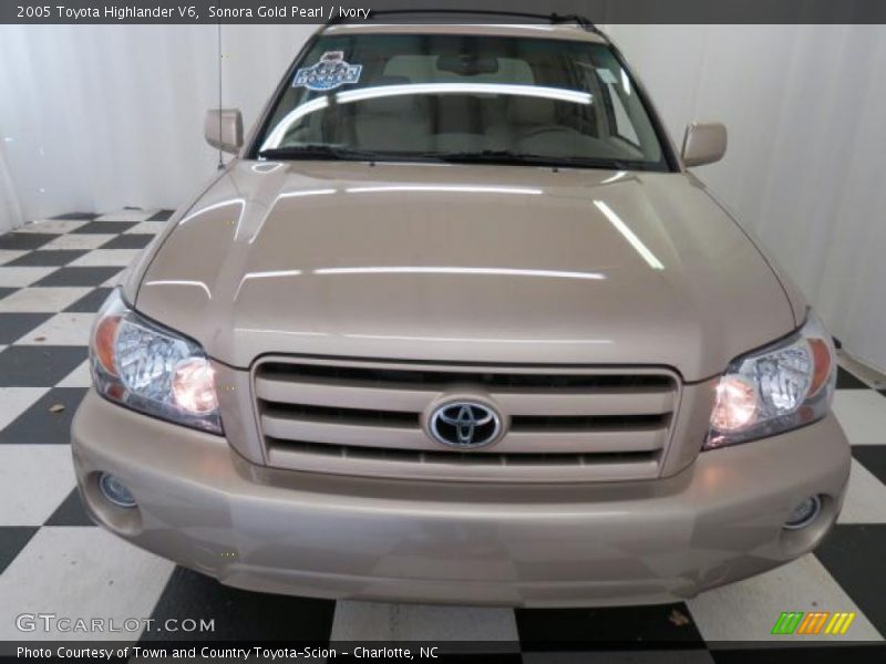 Sonora Gold Pearl / Ivory 2005 Toyota Highlander V6