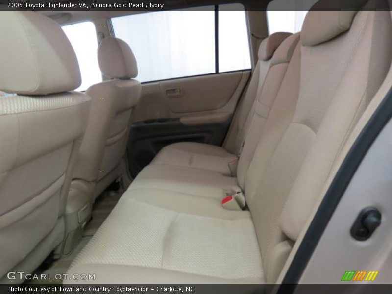 Sonora Gold Pearl / Ivory 2005 Toyota Highlander V6