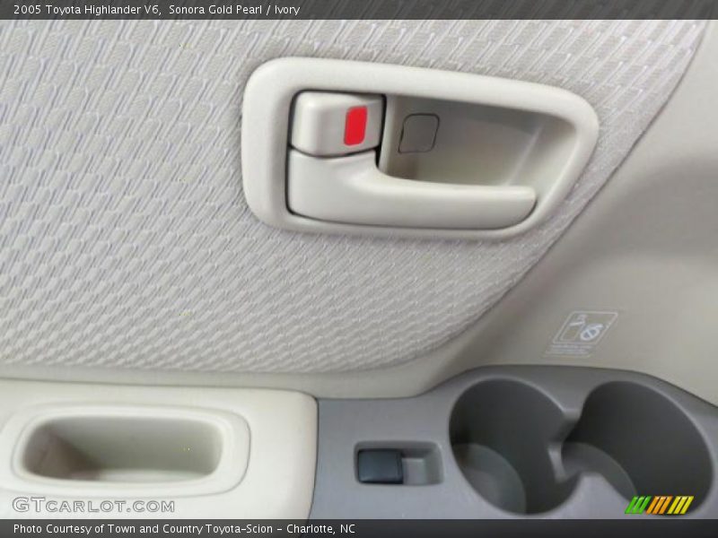 Sonora Gold Pearl / Ivory 2005 Toyota Highlander V6