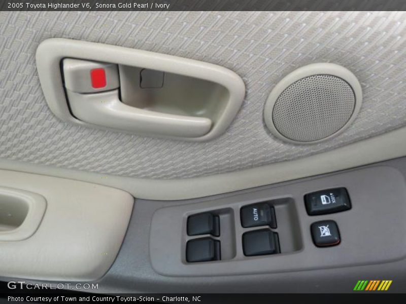 Sonora Gold Pearl / Ivory 2005 Toyota Highlander V6