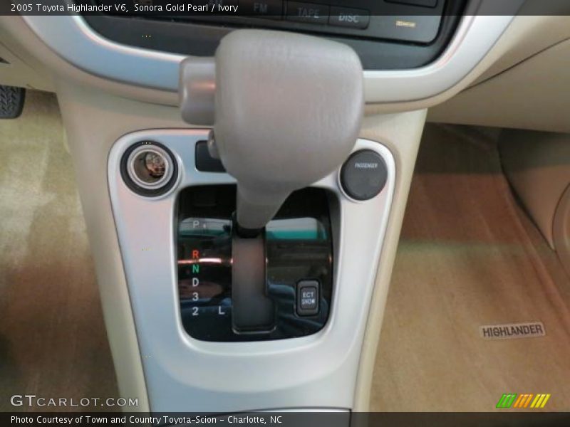 Sonora Gold Pearl / Ivory 2005 Toyota Highlander V6