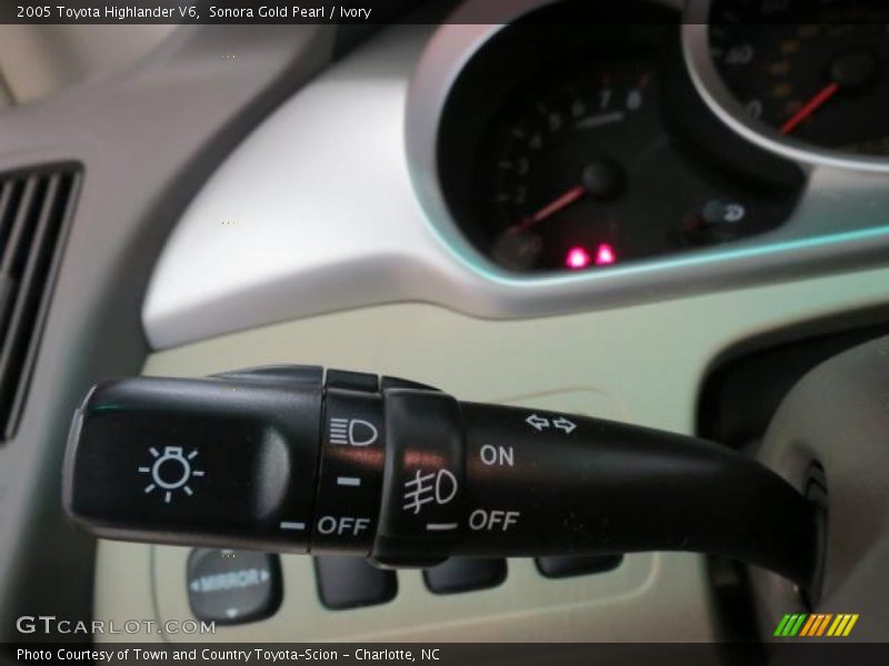 Sonora Gold Pearl / Ivory 2005 Toyota Highlander V6