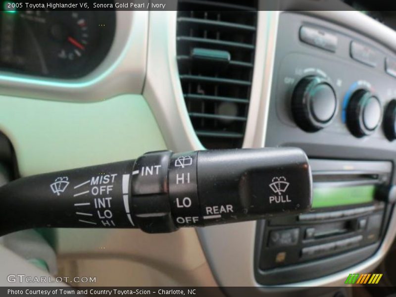 Sonora Gold Pearl / Ivory 2005 Toyota Highlander V6