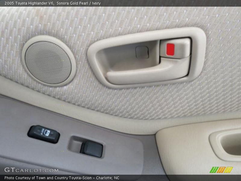 Sonora Gold Pearl / Ivory 2005 Toyota Highlander V6