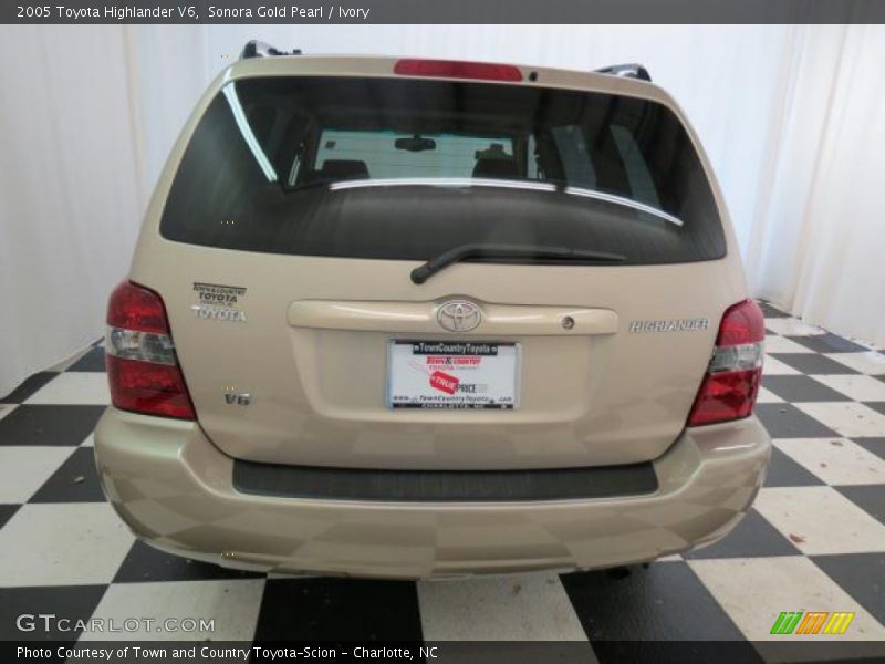 Sonora Gold Pearl / Ivory 2005 Toyota Highlander V6