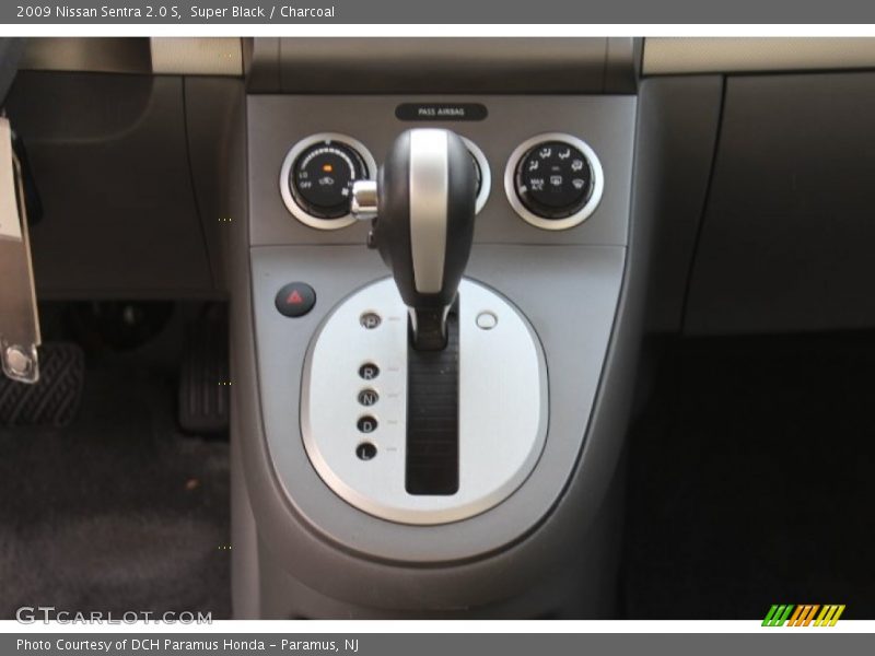 Super Black / Charcoal 2009 Nissan Sentra 2.0 S