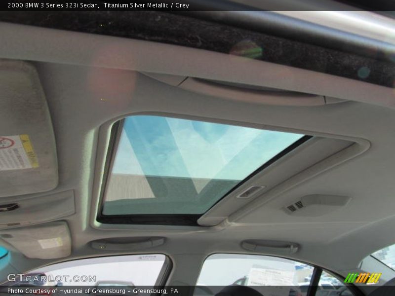 Sunroof of 2000 3 Series 323i Sedan