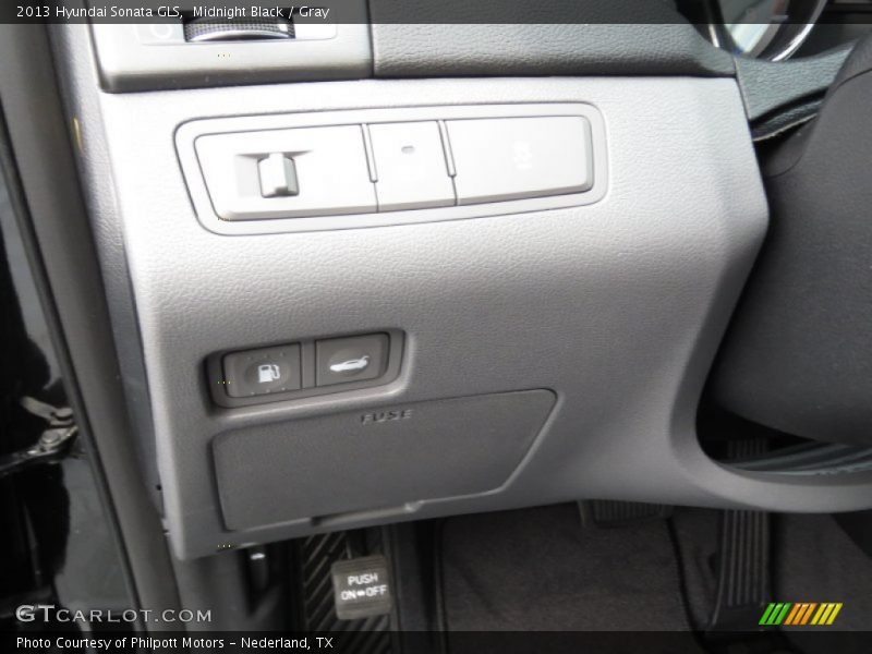 Midnight Black / Gray 2013 Hyundai Sonata GLS