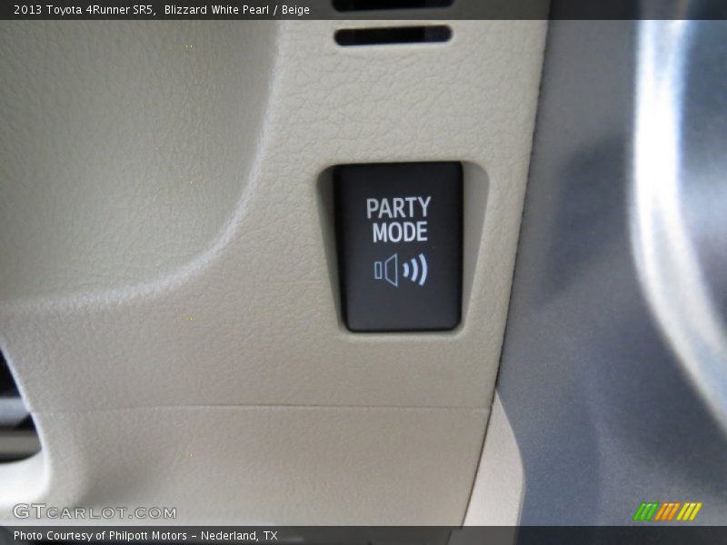 Blizzard White Pearl / Beige 2013 Toyota 4Runner SR5