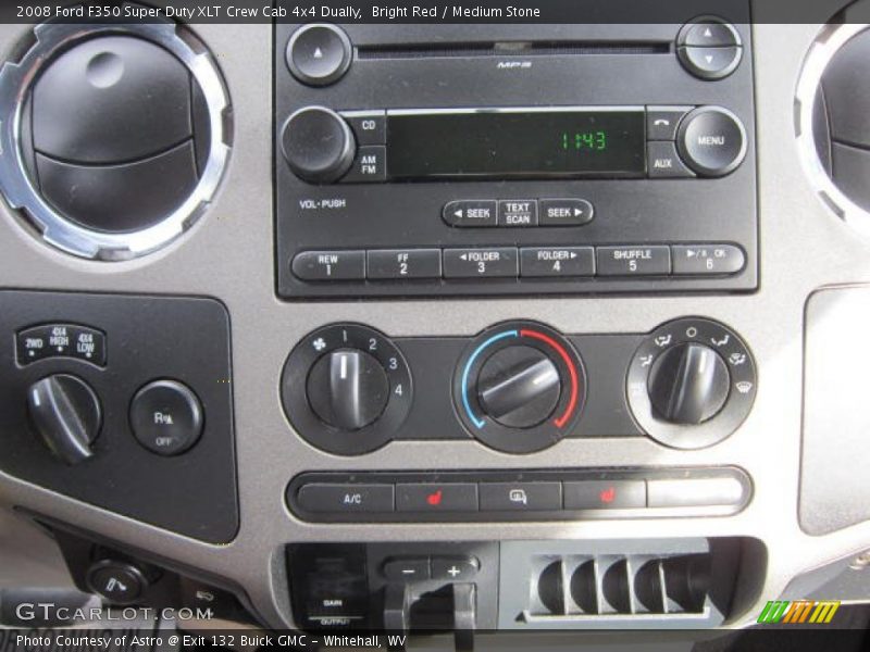 Controls of 2008 F350 Super Duty XLT Crew Cab 4x4 Dually