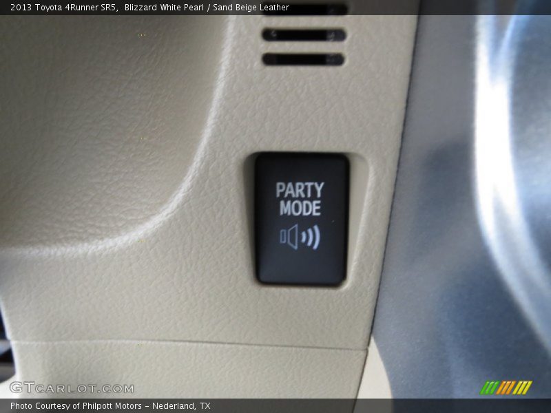 Blizzard White Pearl / Sand Beige Leather 2013 Toyota 4Runner SR5