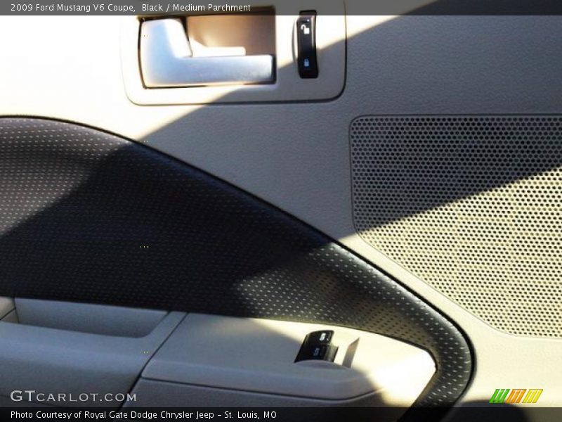 Black / Medium Parchment 2009 Ford Mustang V6 Coupe