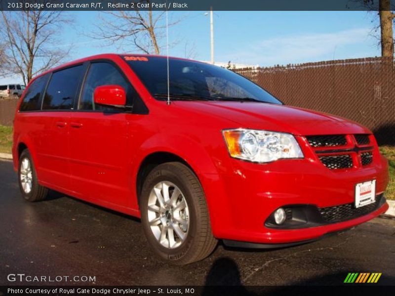 Front 3/4 View of 2013 Grand Caravan R/T