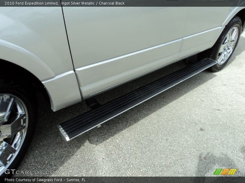 Ingot Silver Metallic / Charcoal Black 2010 Ford Expedition Limited