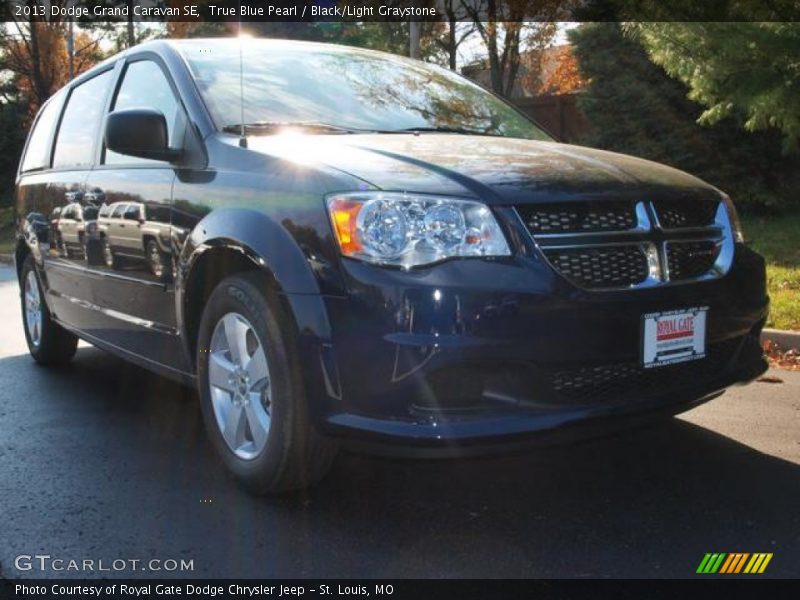True Blue Pearl / Black/Light Graystone 2013 Dodge Grand Caravan SE