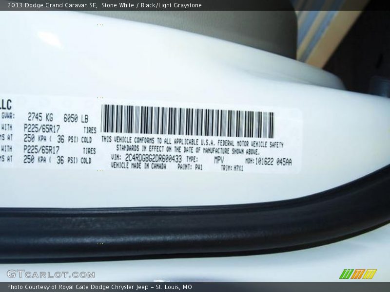 Stone White / Black/Light Graystone 2013 Dodge Grand Caravan SE