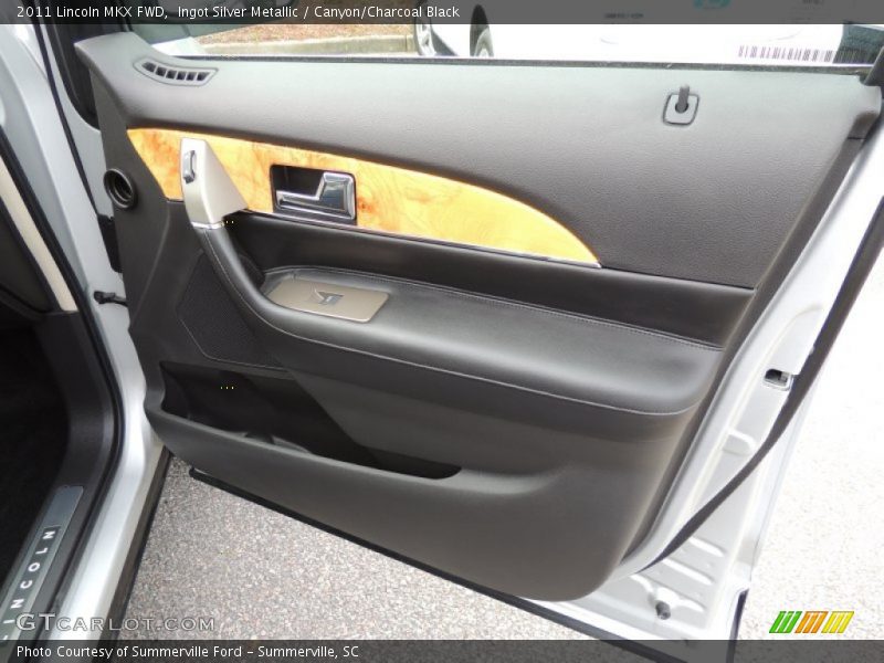 Ingot Silver Metallic / Canyon/Charcoal Black 2011 Lincoln MKX FWD