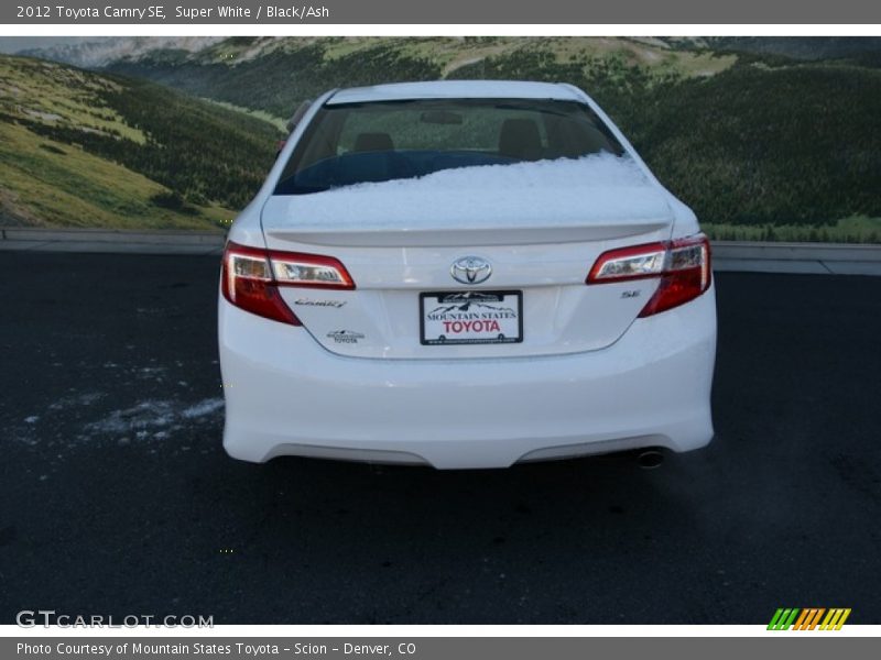 Super White / Black/Ash 2012 Toyota Camry SE