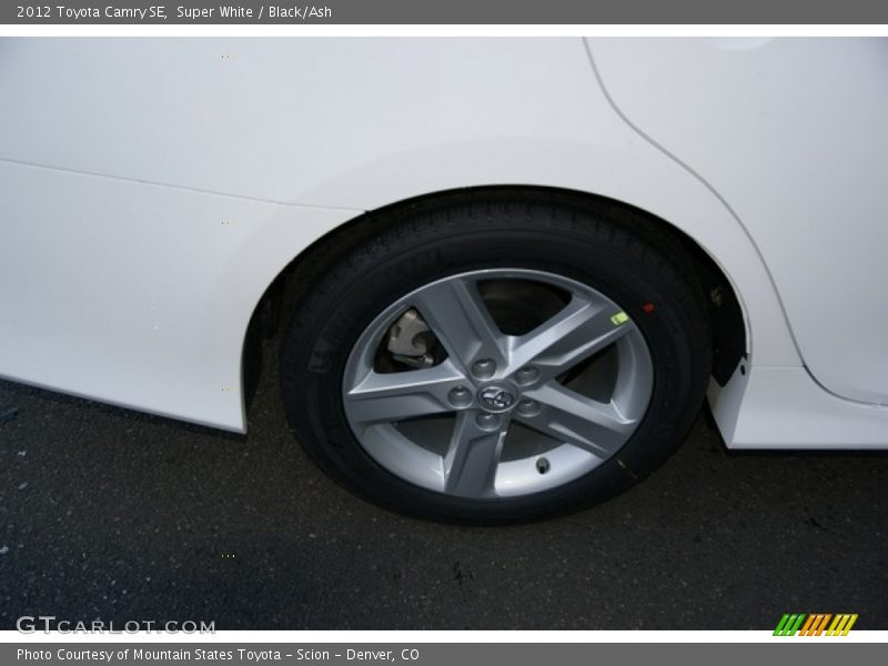 Super White / Black/Ash 2012 Toyota Camry SE