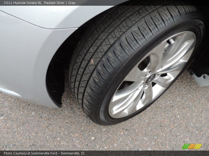 Radiant Silver / Gray 2011 Hyundai Sonata SE