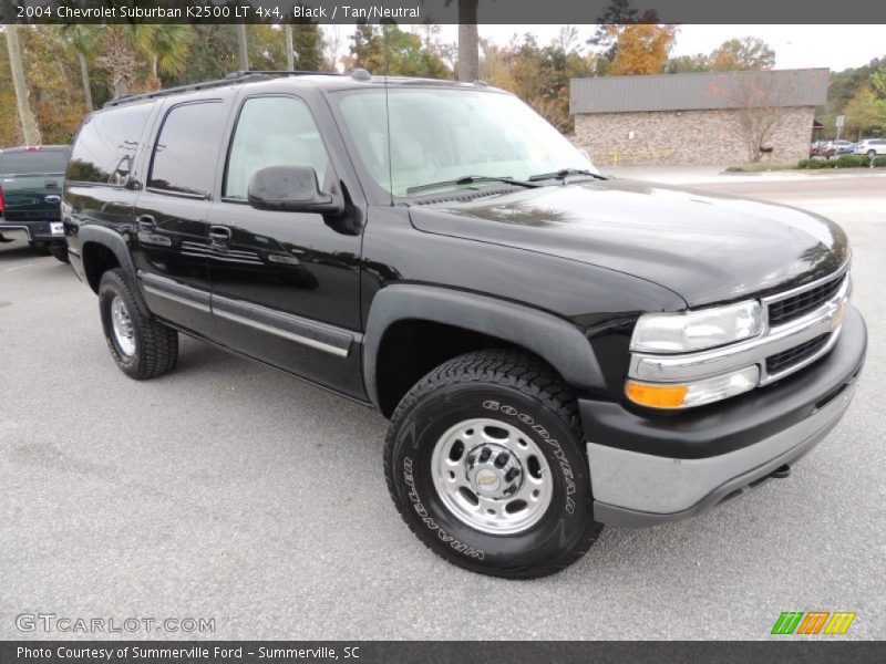 Front 3/4 View of 2004 Suburban K2500 LT 4x4