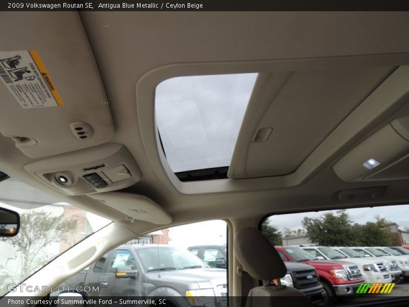 Antigua Blue Metallic / Ceylon Beige 2009 Volkswagen Routan SE