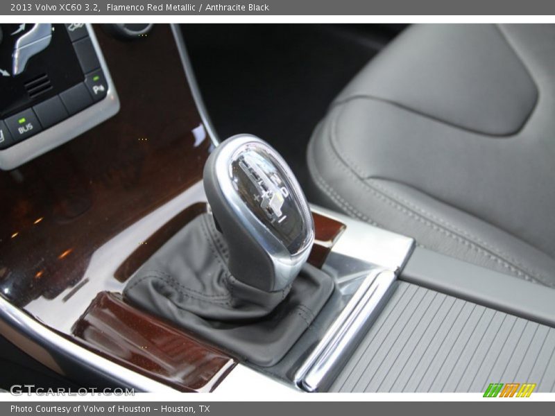 Flamenco Red Metallic / Anthracite Black 2013 Volvo XC60 3.2