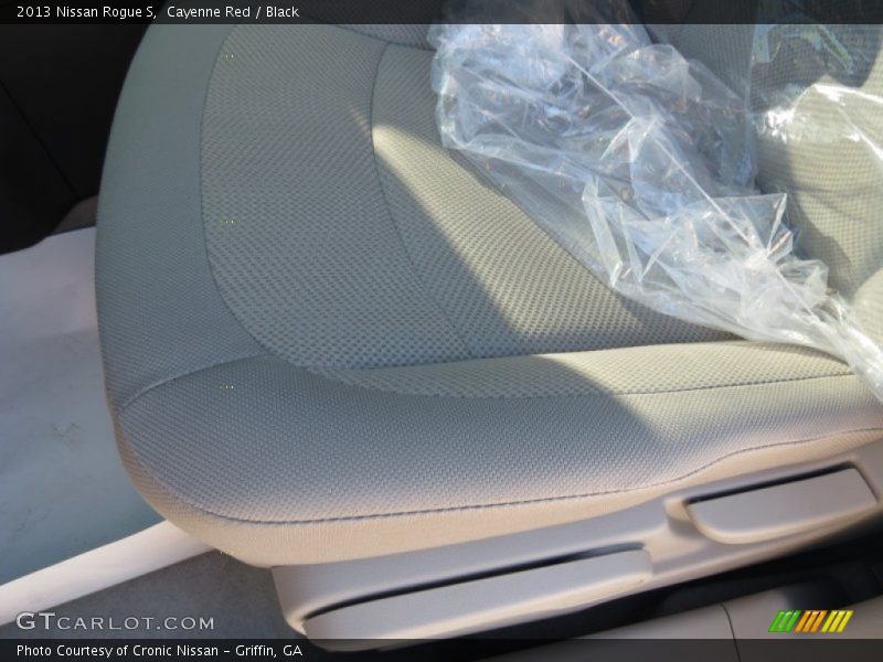 Cayenne Red / Black 2013 Nissan Rogue S
