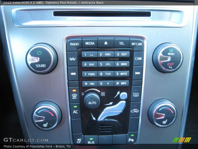 Controls of 2013 XC60 3.2 AWD