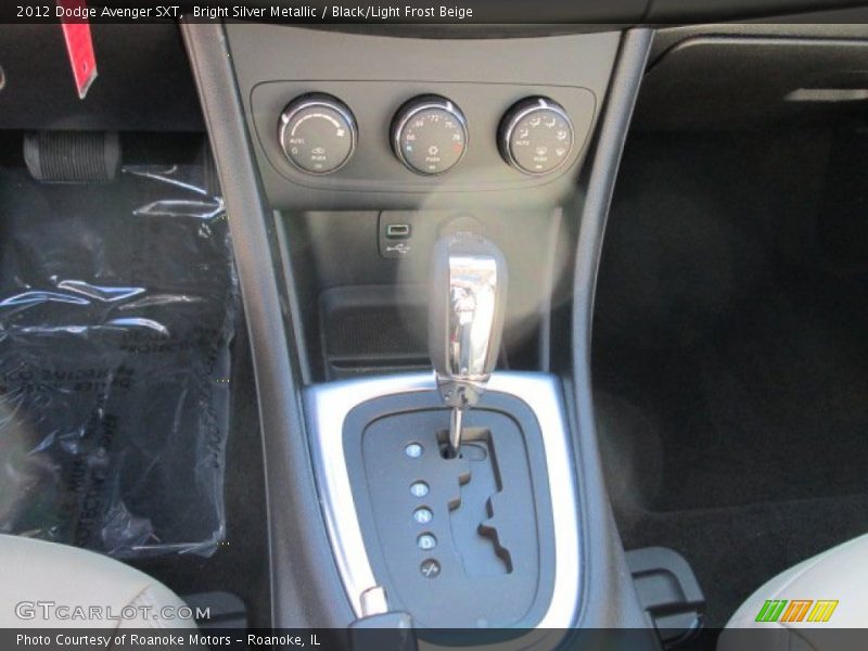 Bright Silver Metallic / Black/Light Frost Beige 2012 Dodge Avenger SXT