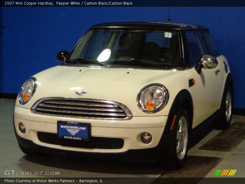Pepper White / Carbon Black/Carbon Black 2007 Mini Cooper Hardtop