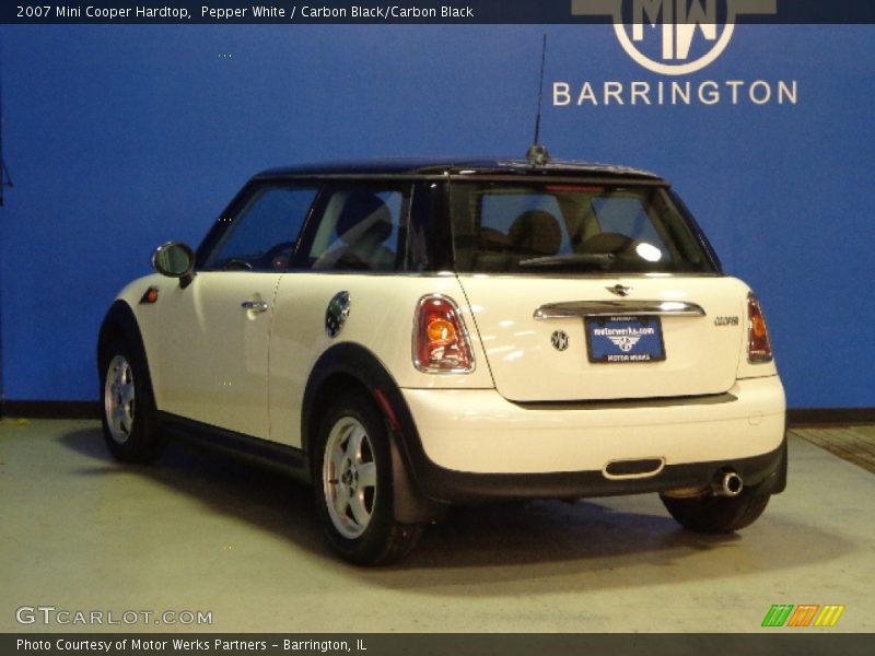 Pepper White / Carbon Black/Carbon Black 2007 Mini Cooper Hardtop