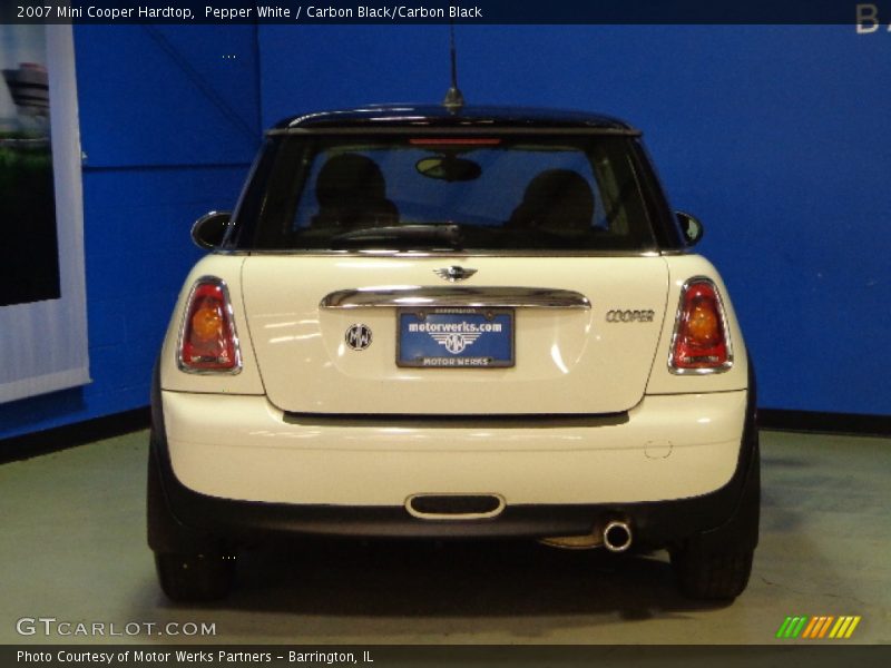 Pepper White / Carbon Black/Carbon Black 2007 Mini Cooper Hardtop