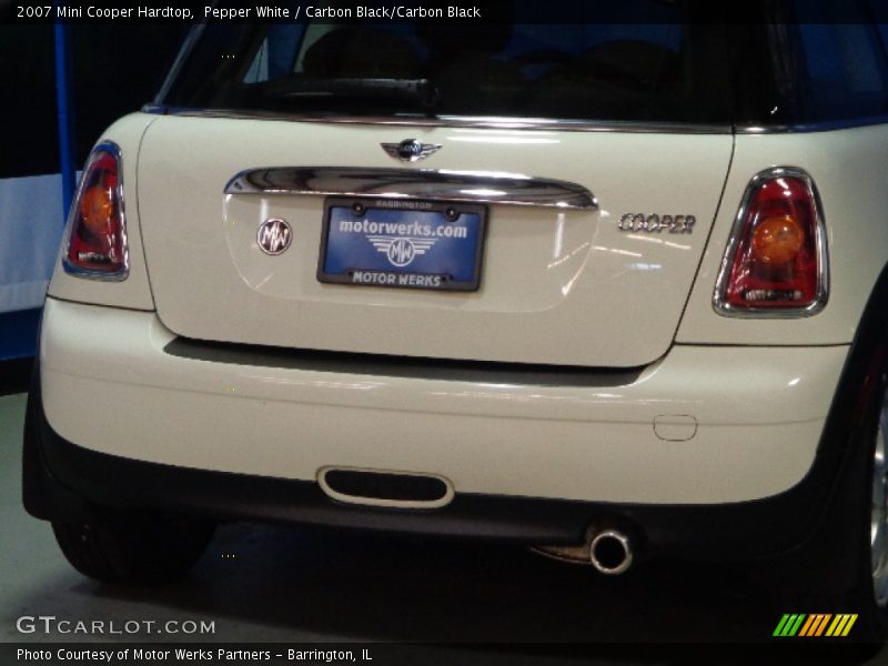 Pepper White / Carbon Black/Carbon Black 2007 Mini Cooper Hardtop