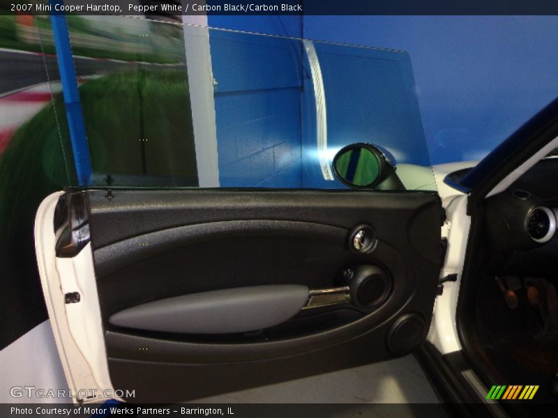 Pepper White / Carbon Black/Carbon Black 2007 Mini Cooper Hardtop