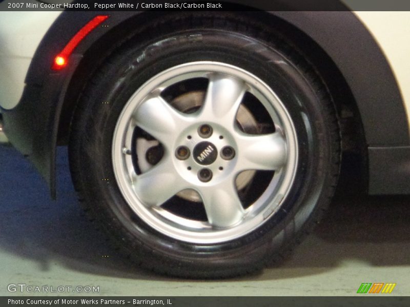 Pepper White / Carbon Black/Carbon Black 2007 Mini Cooper Hardtop
