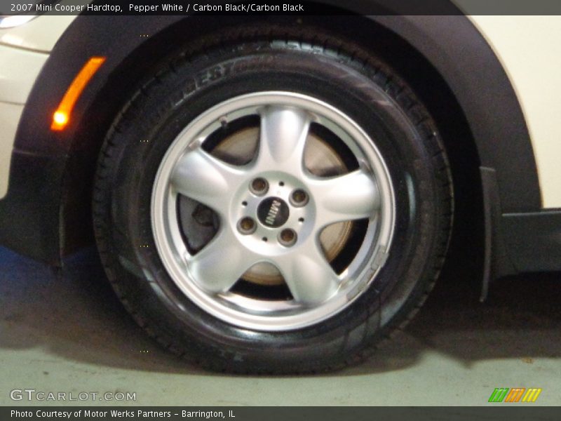 Pepper White / Carbon Black/Carbon Black 2007 Mini Cooper Hardtop