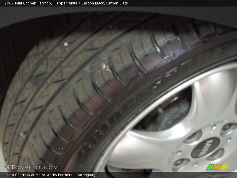 Pepper White / Carbon Black/Carbon Black 2007 Mini Cooper Hardtop