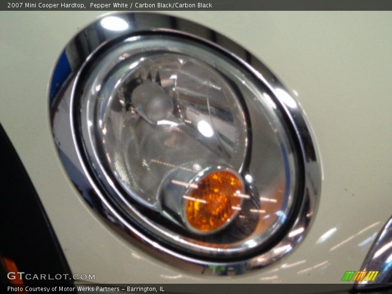 Pepper White / Carbon Black/Carbon Black 2007 Mini Cooper Hardtop