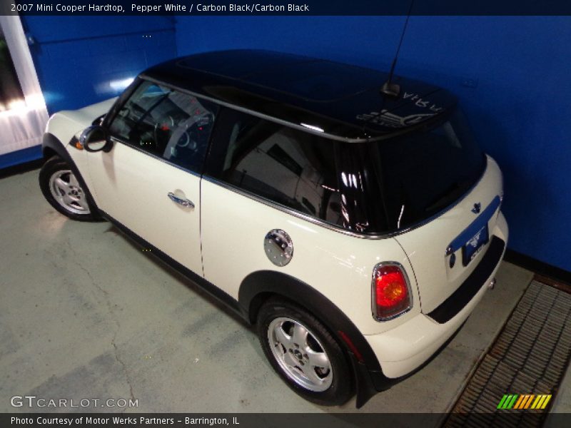 Pepper White / Carbon Black/Carbon Black 2007 Mini Cooper Hardtop