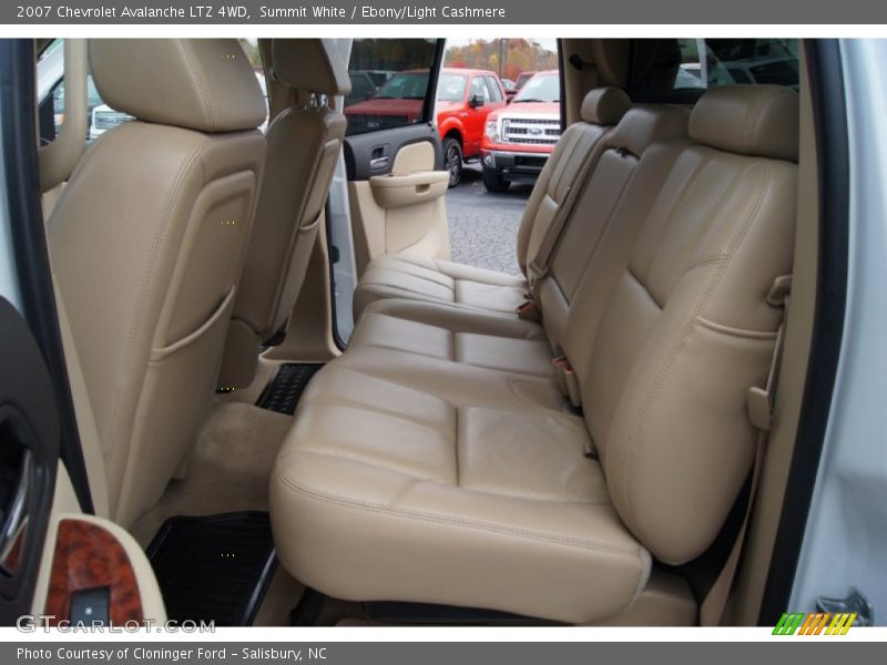 Summit White / Ebony/Light Cashmere 2007 Chevrolet Avalanche LTZ 4WD
