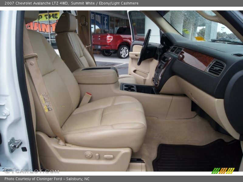 Summit White / Ebony/Light Cashmere 2007 Chevrolet Avalanche LTZ 4WD