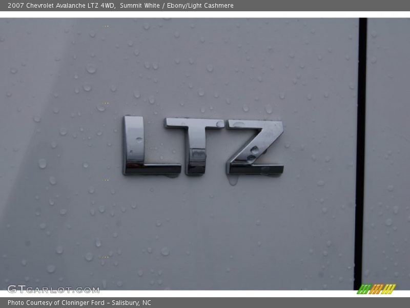 Summit White / Ebony/Light Cashmere 2007 Chevrolet Avalanche LTZ 4WD