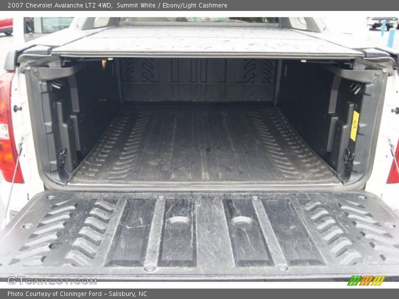 Summit White / Ebony/Light Cashmere 2007 Chevrolet Avalanche LTZ 4WD