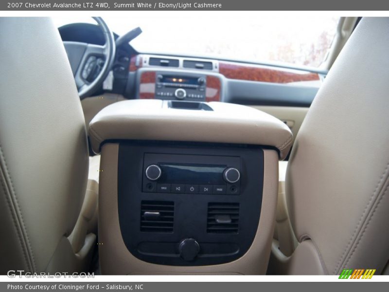 Summit White / Ebony/Light Cashmere 2007 Chevrolet Avalanche LTZ 4WD