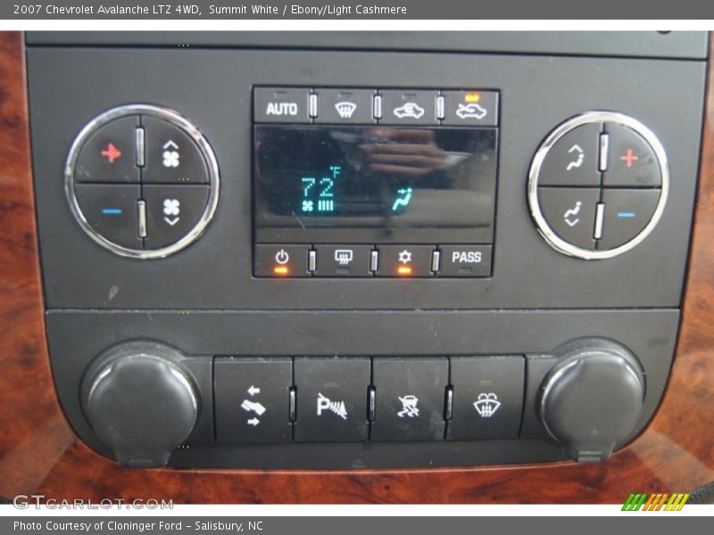 Summit White / Ebony/Light Cashmere 2007 Chevrolet Avalanche LTZ 4WD