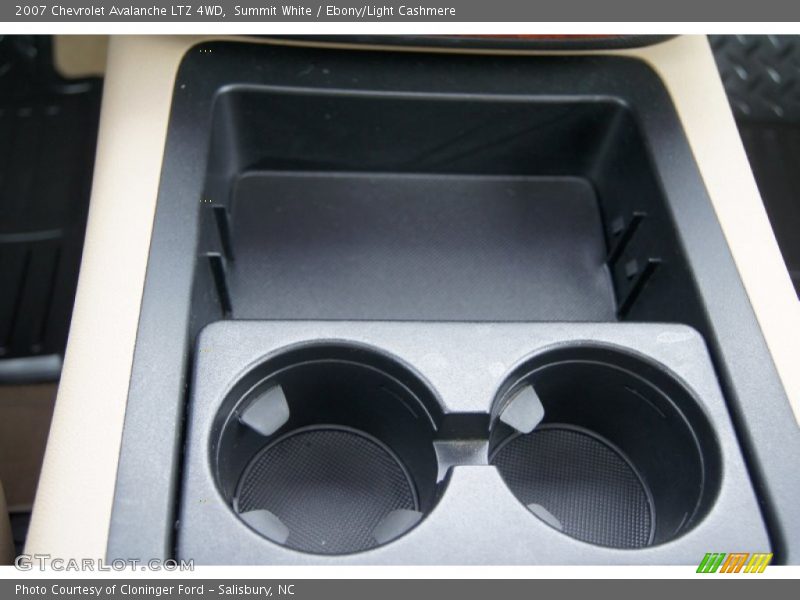 Summit White / Ebony/Light Cashmere 2007 Chevrolet Avalanche LTZ 4WD