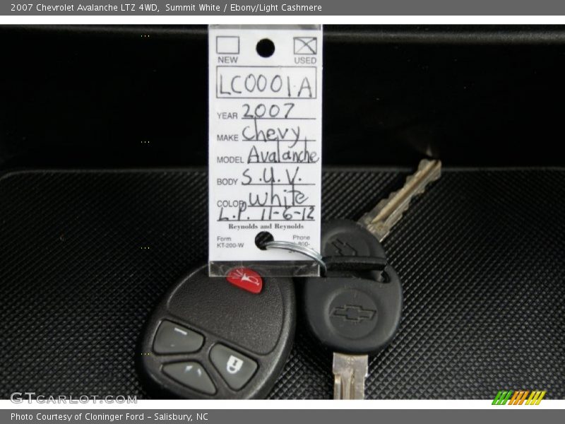 Summit White / Ebony/Light Cashmere 2007 Chevrolet Avalanche LTZ 4WD