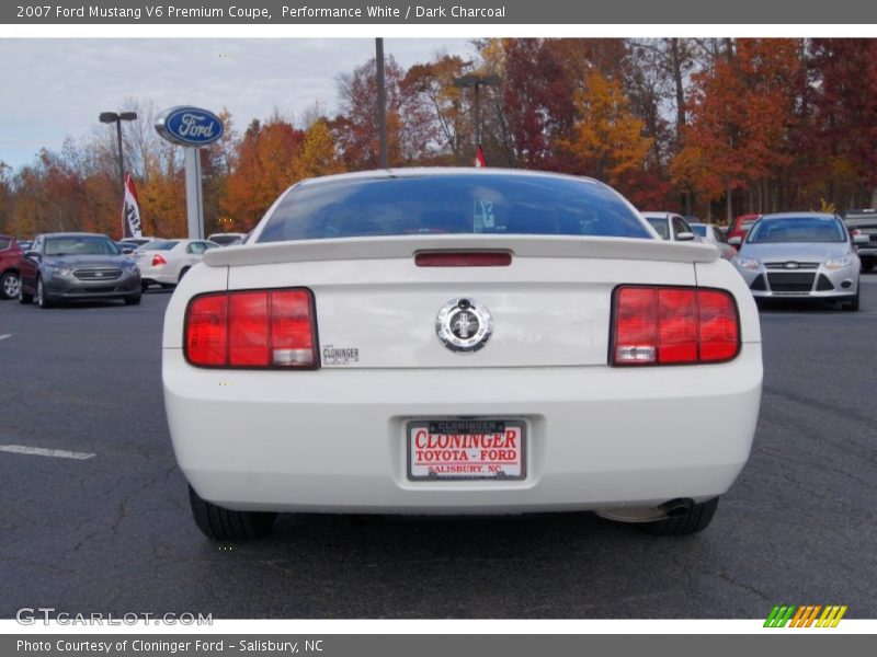 Performance White / Dark Charcoal 2007 Ford Mustang V6 Premium Coupe